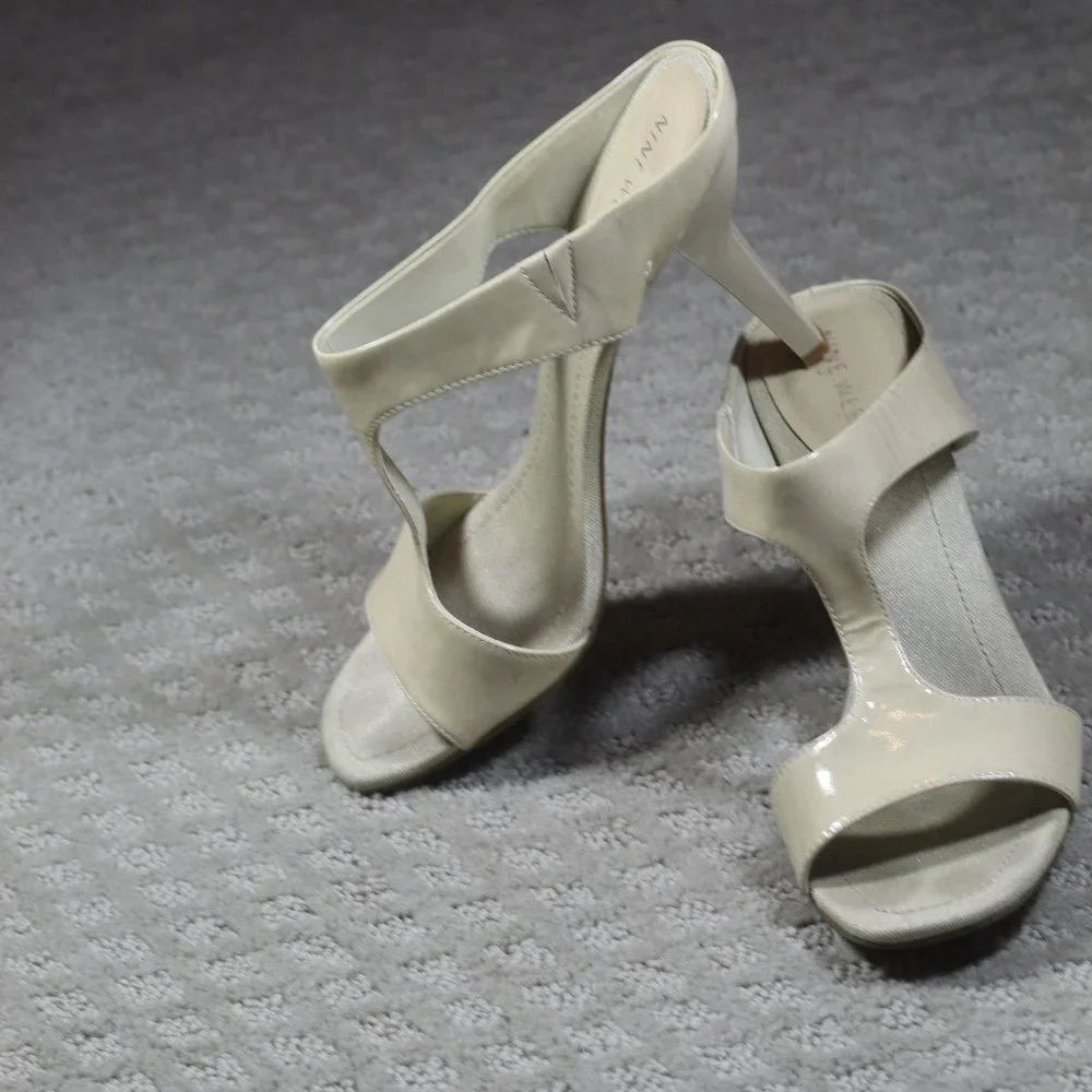 Nine West Size 8M Cream Patent Leather 4